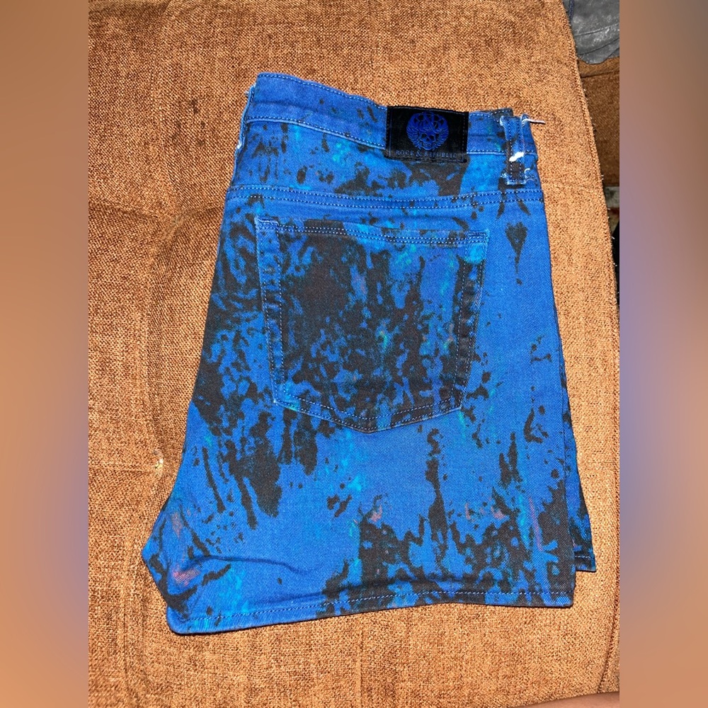 COPY - ROCK & REPUBLIC SHORTS - Picture 2 of 4